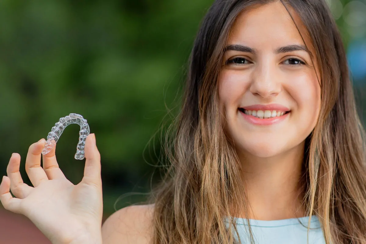 dentista-dentologies-invisalign-teen-1200x800.jpg
